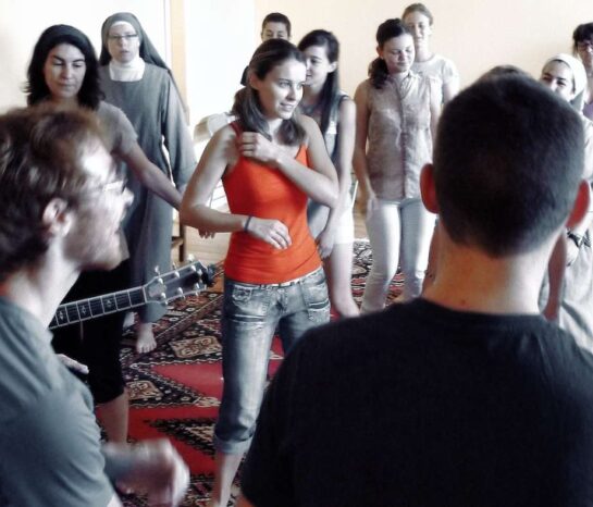 seance-ephphata-1 Personnes dansant en session Ephphata